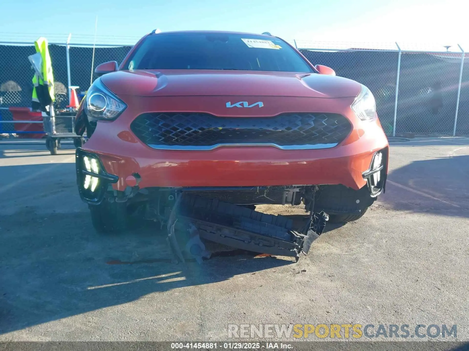6 Photograph of a damaged car KNDCB3LC6N5539960 KIA NIRO 2022
