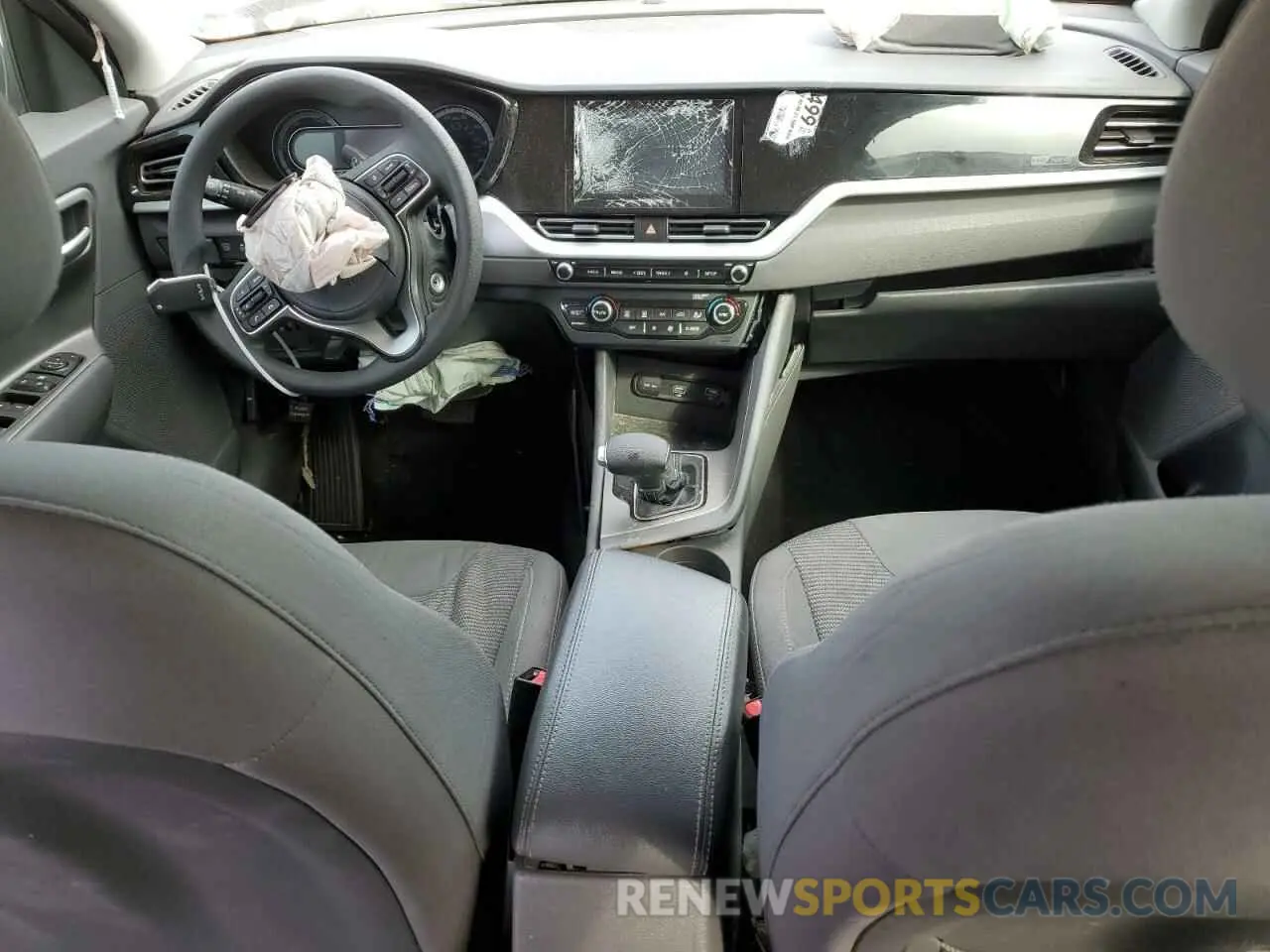 8 Photograph of a damaged car KNDCB3LC7N5532385 KIA NIRO 2022