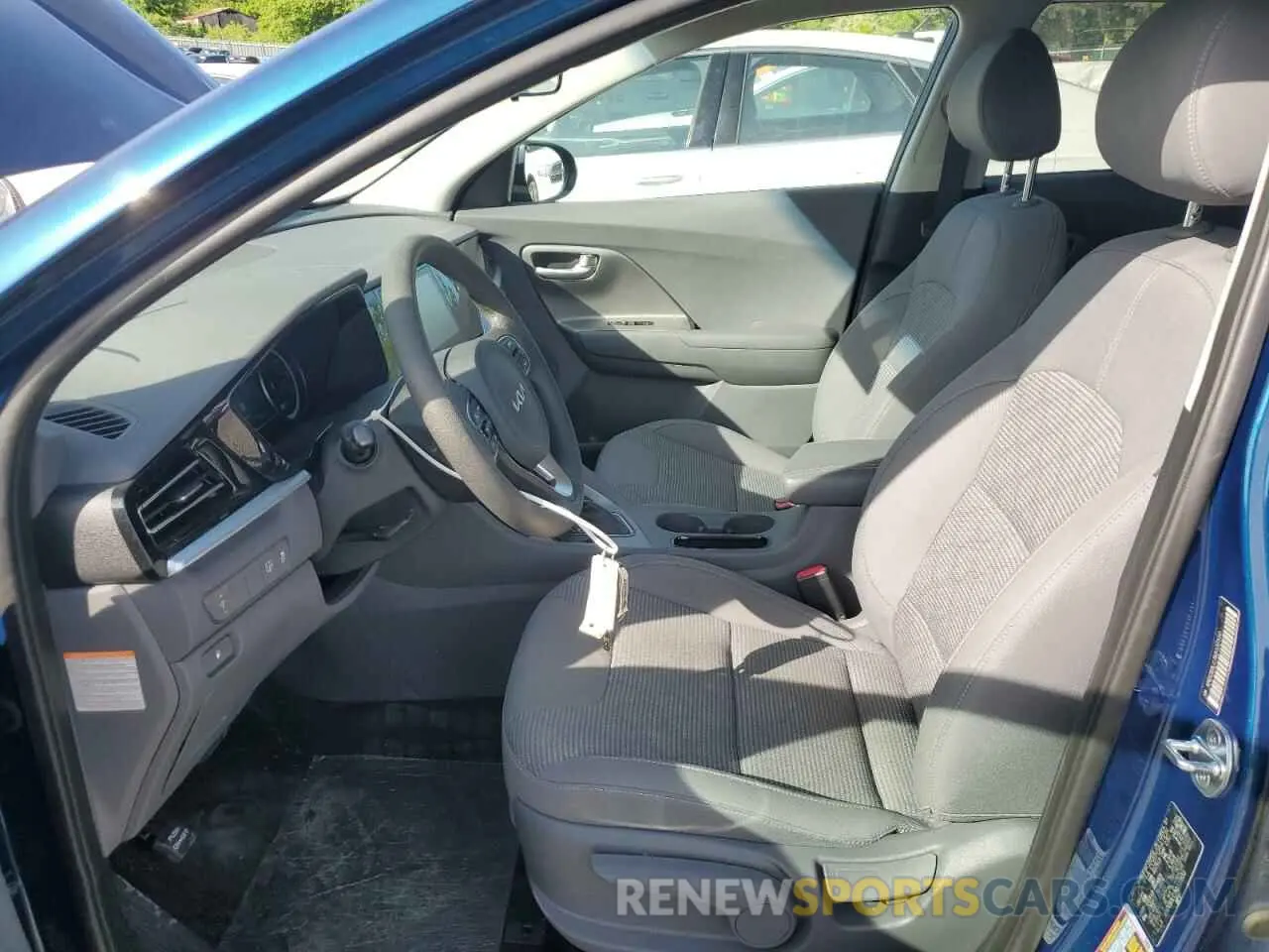 7 Photograph of a damaged car KNDCB3LC7N5532550 KIA NIRO 2022