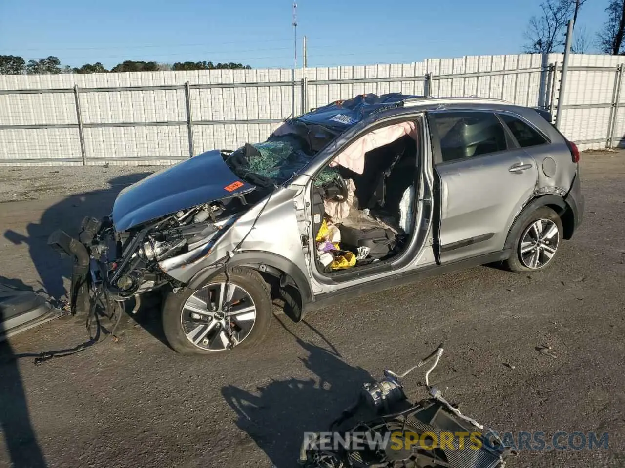 1 Photograph of a damaged car KNDCB3LC7N5539580 KIA NIRO 2022