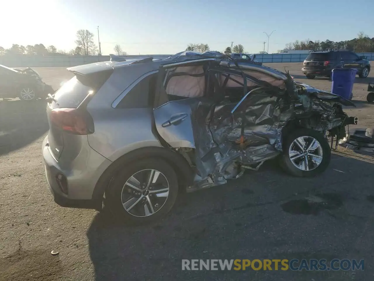 3 Photograph of a damaged car KNDCB3LC7N5539580 KIA NIRO 2022