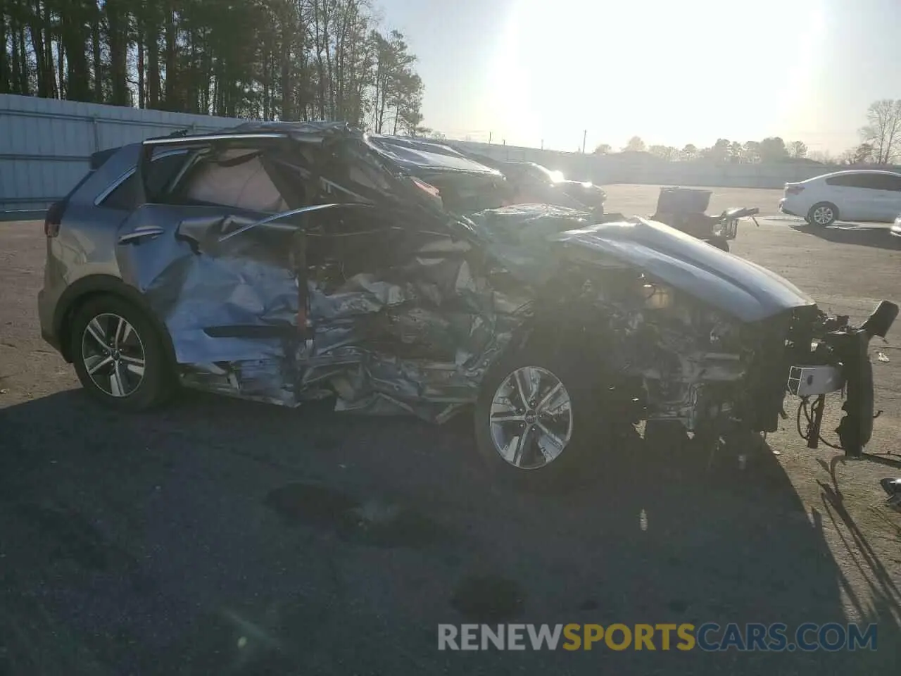4 Photograph of a damaged car KNDCB3LC7N5539580 KIA NIRO 2022