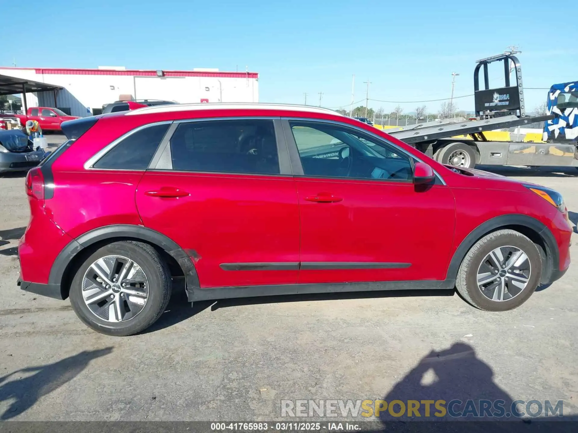 14 Photograph of a damaged car KNDCB3LC9N5541086 KIA NIRO 2022