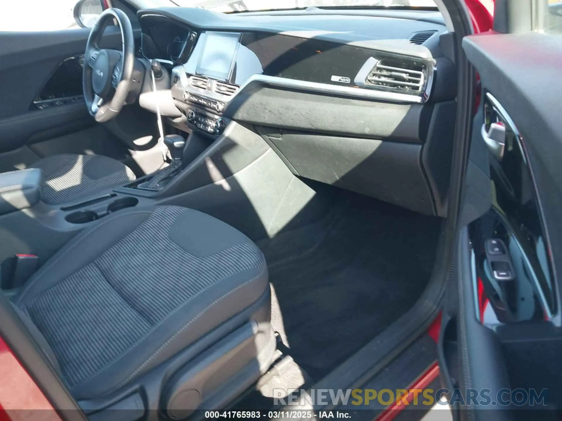 5 Photograph of a damaged car KNDCB3LC9N5541086 KIA NIRO 2022