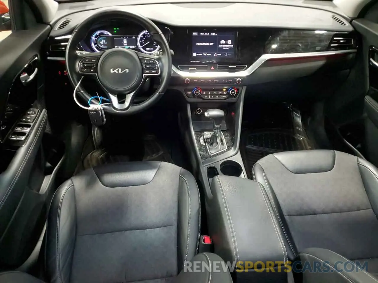 8 Photograph of a damaged car KNDCB3LC9N5545669 KIA NIRO 2022