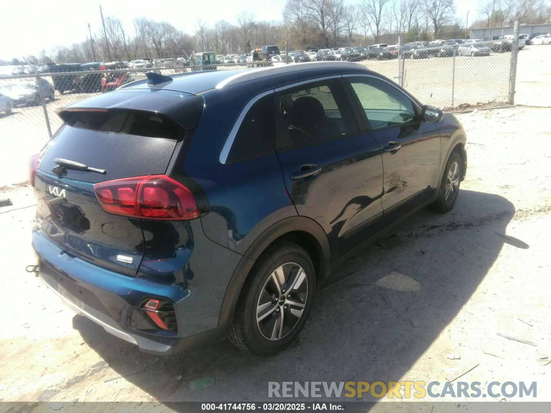 4 Photograph of a damaged car KNDCB3LCXN5510994 KIA NIRO 2022