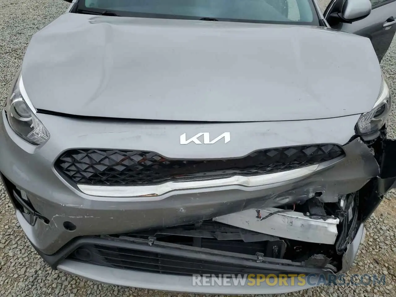 11 Photograph of a damaged car KNDCB3LCXN5511014 KIA NIRO 2022