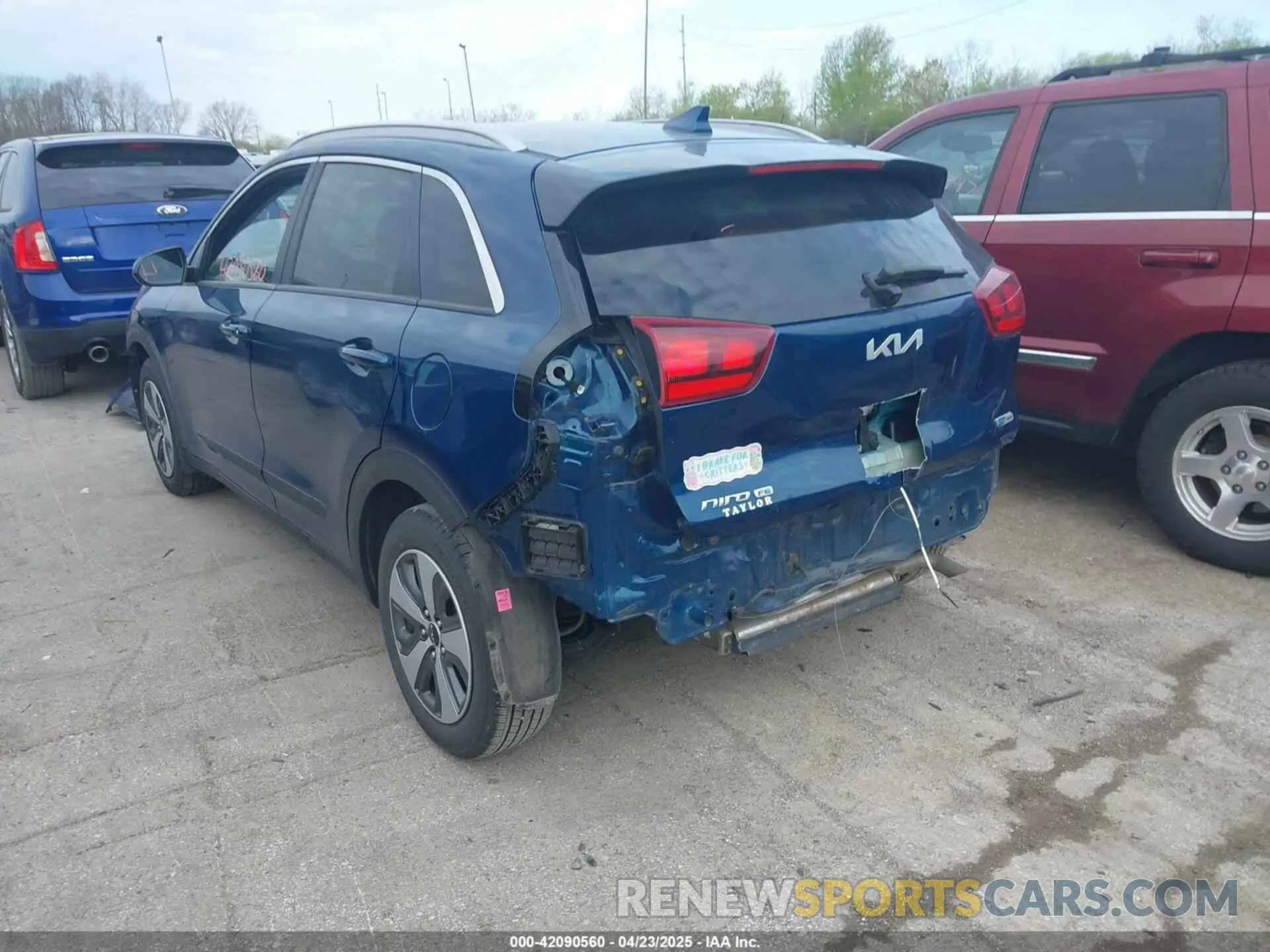 3 Photograph of a damaged car KNDCB3LCXN5512079 KIA NIRO 2022