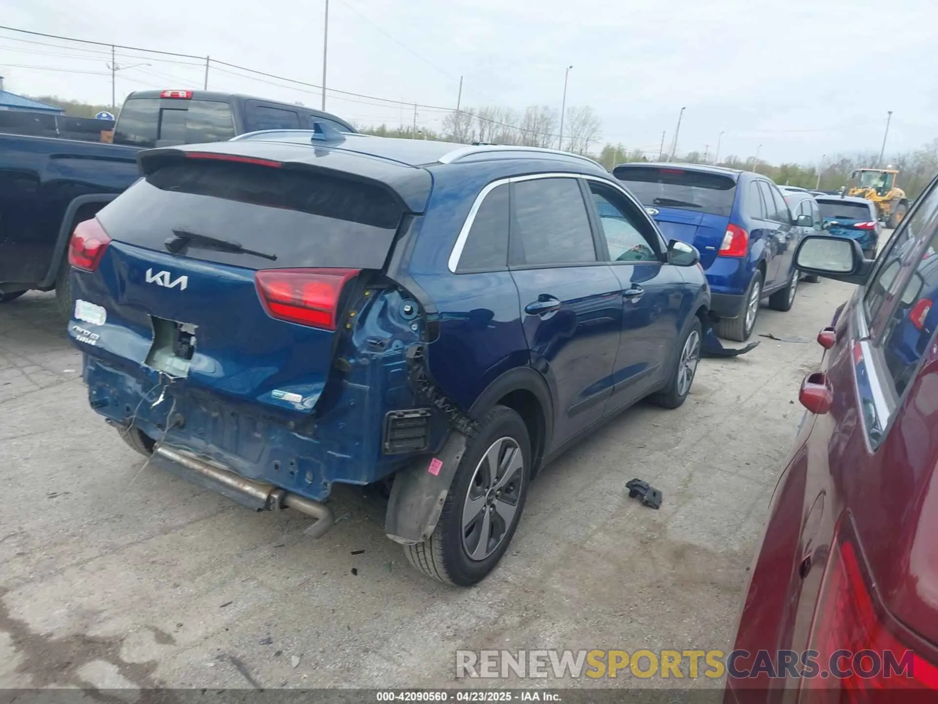 4 Photograph of a damaged car KNDCB3LCXN5512079 KIA NIRO 2022