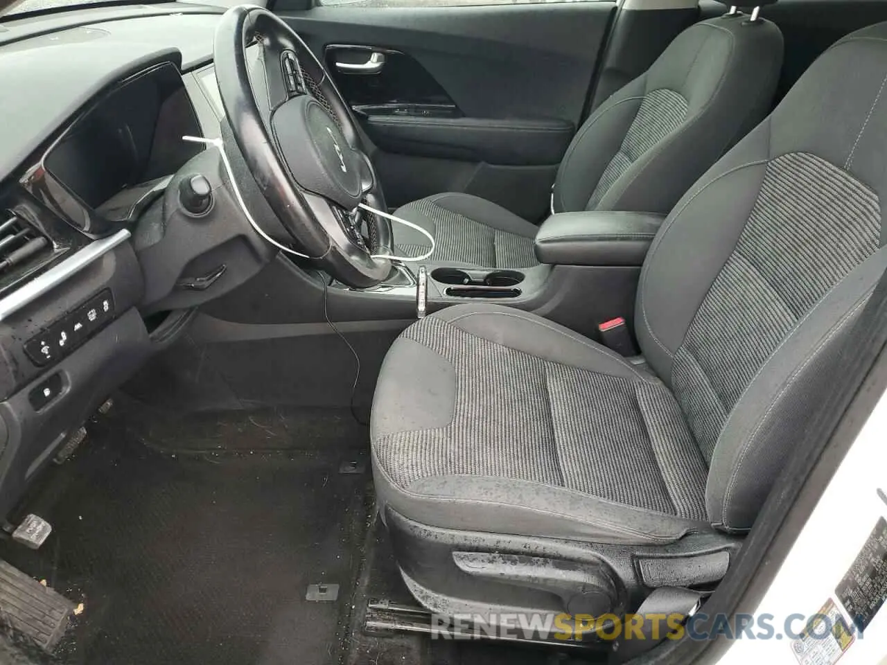 7 Photograph of a damaged car KNDCB3LCXN5547723 KIA NIRO 2022