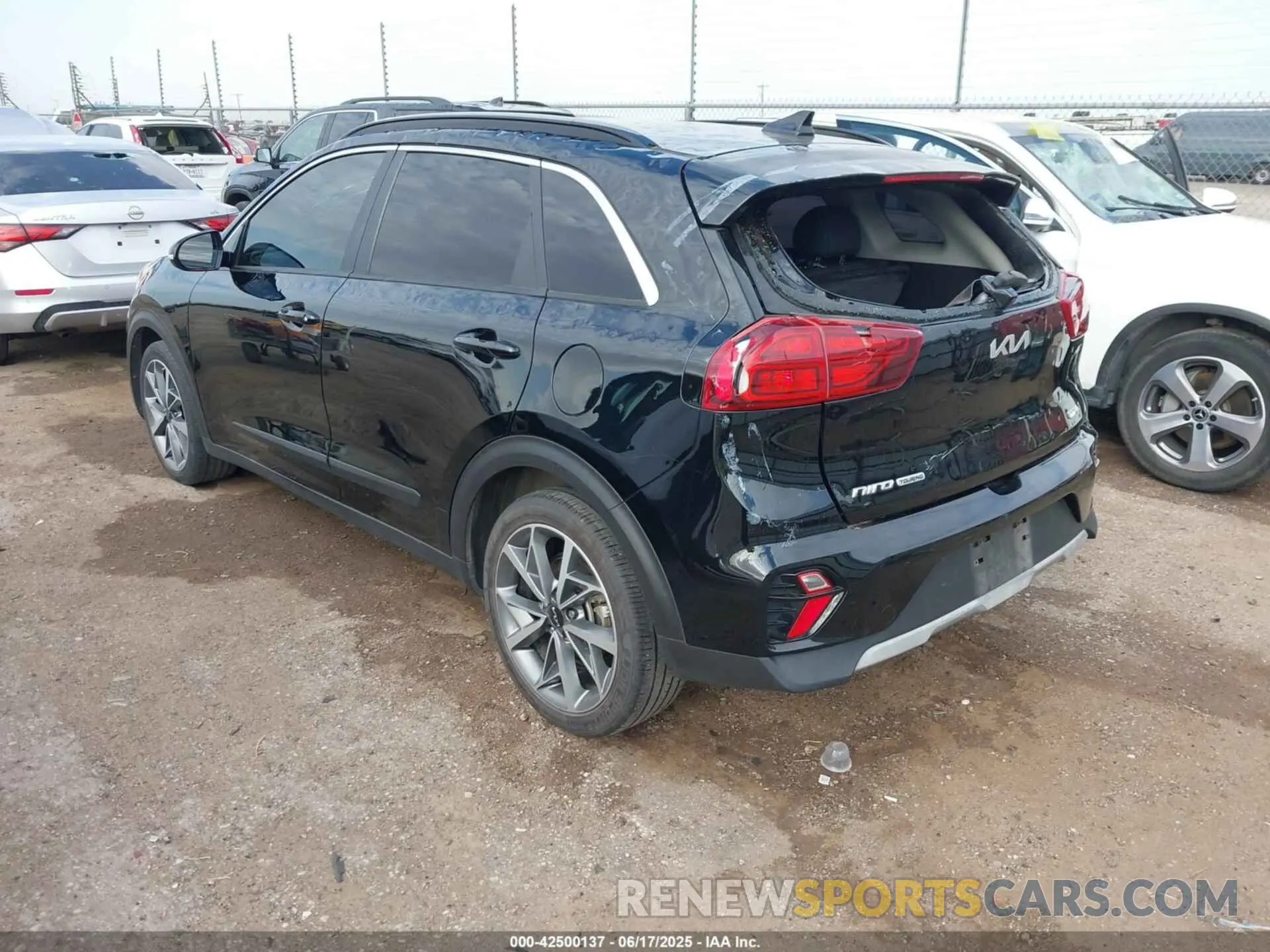 3 Photograph of a damaged car KNDCC3LC3N5515712 KIA NIRO 2022