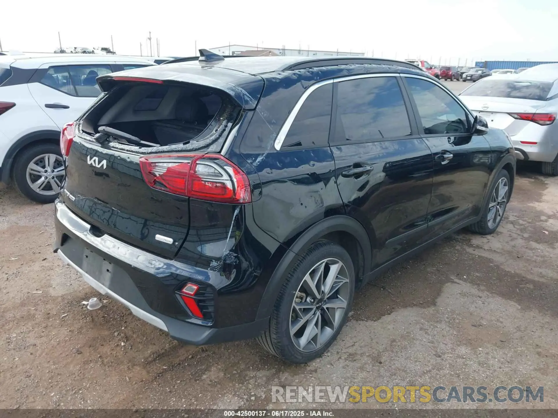 4 Photograph of a damaged car KNDCC3LC3N5515712 KIA NIRO 2022