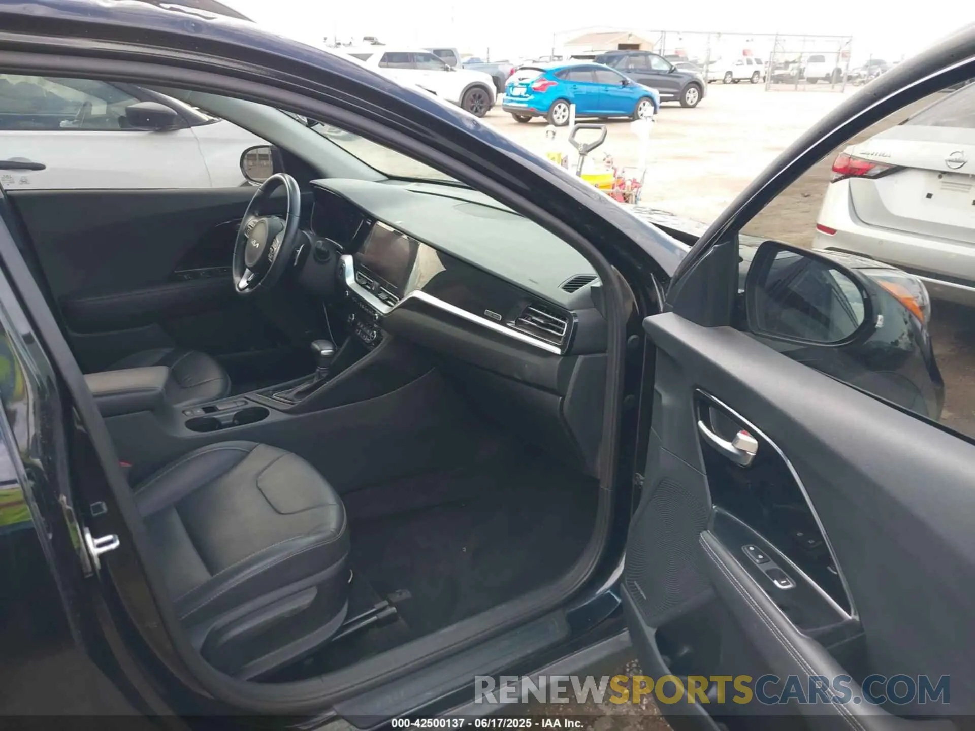 5 Photograph of a damaged car KNDCC3LC3N5515712 KIA NIRO 2022