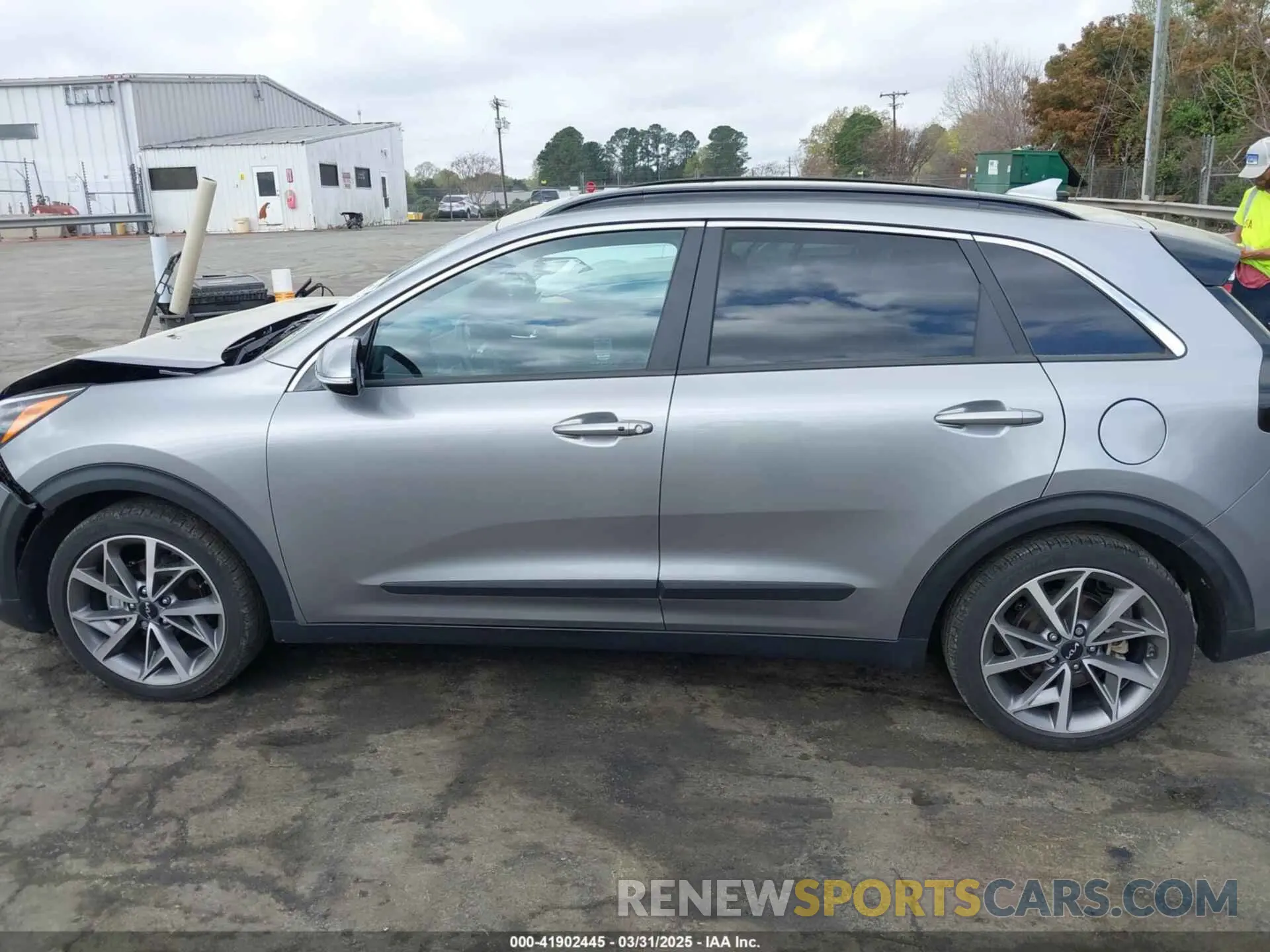 14 Photograph of a damaged car KNDCC3LC4N5522135 KIA NIRO 2022