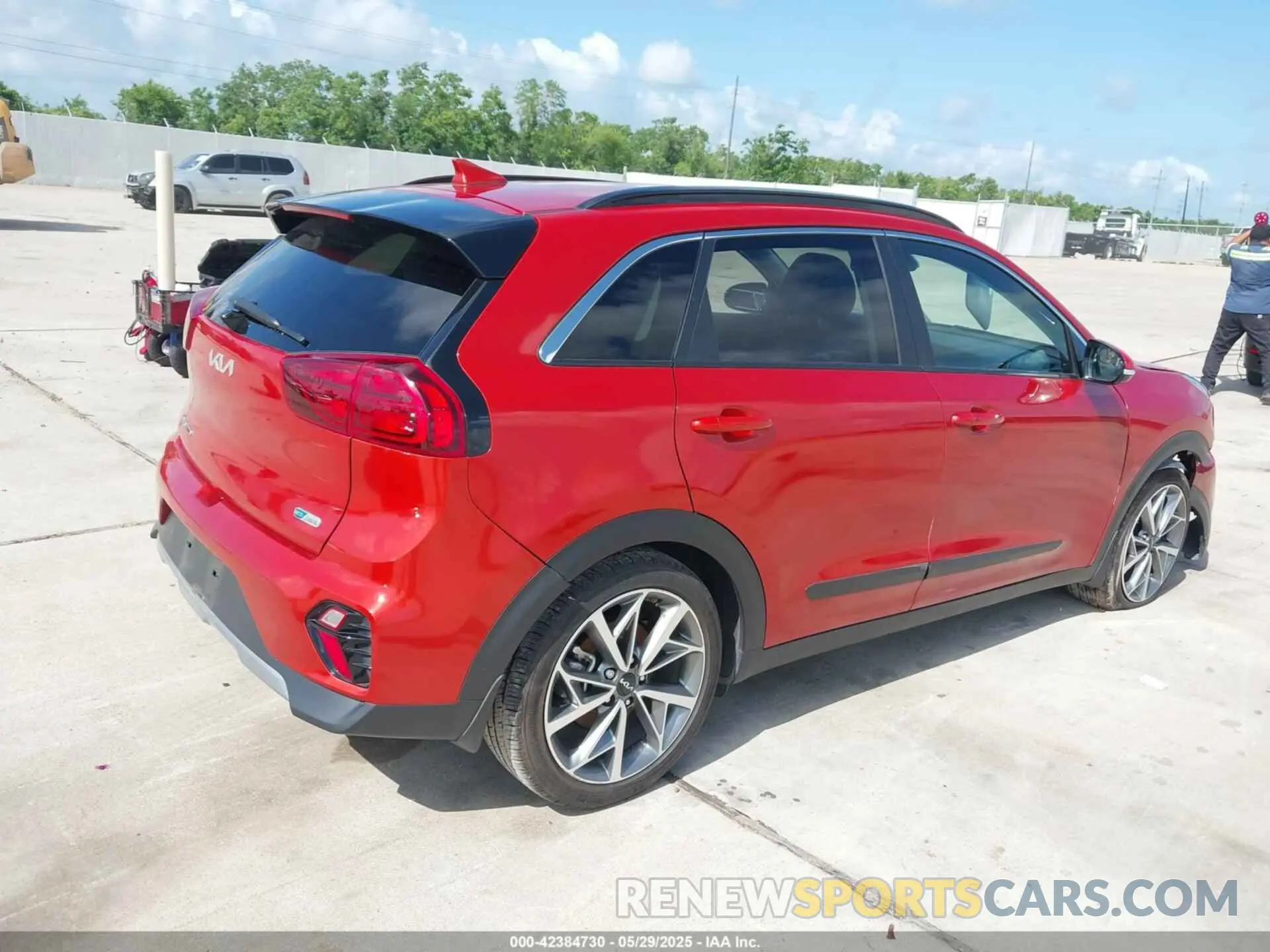 4 Photograph of a damaged car KNDCC3LC4N5533085 KIA NIRO 2022