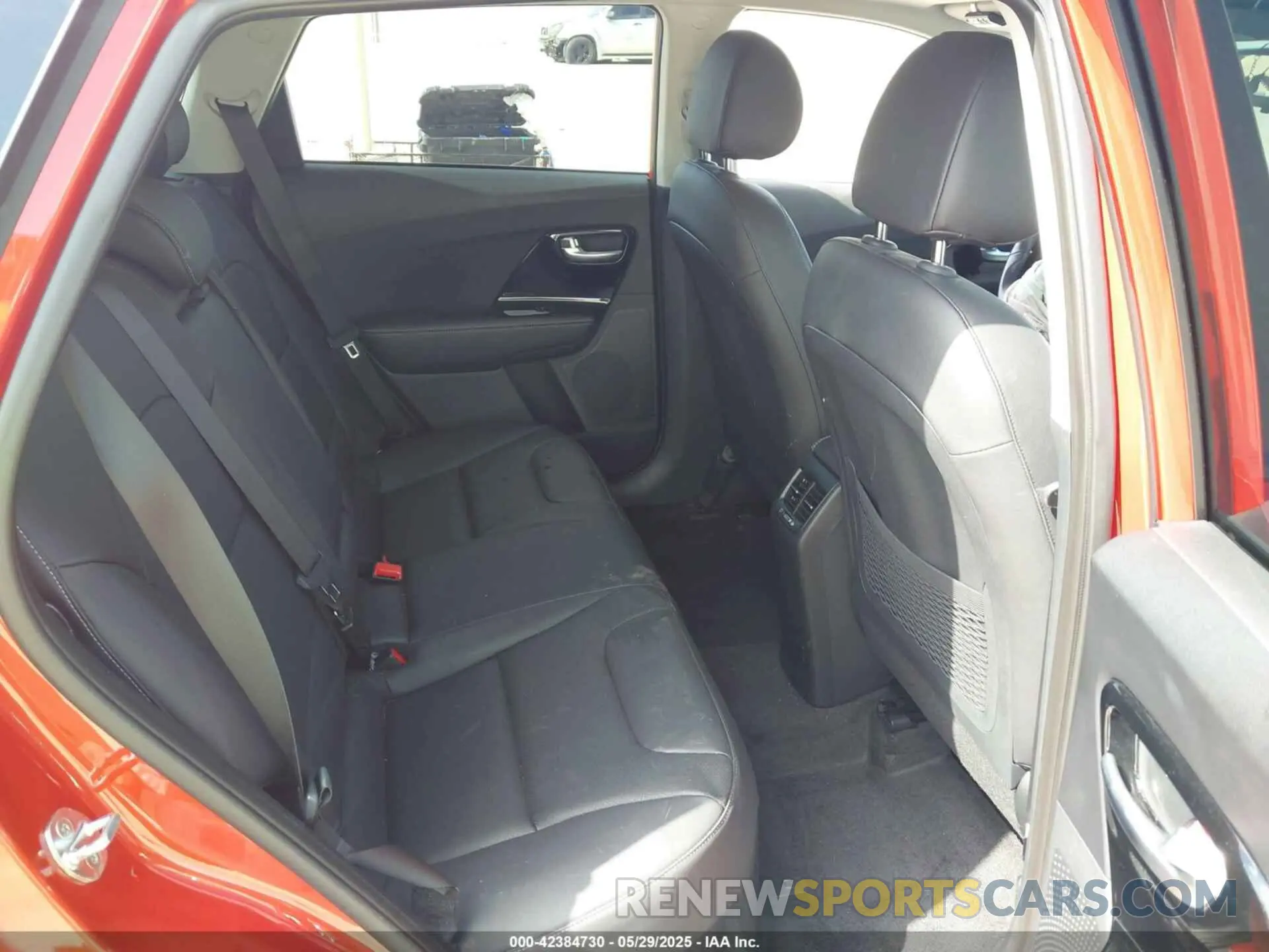 8 Photograph of a damaged car KNDCC3LC4N5533085 KIA NIRO 2022