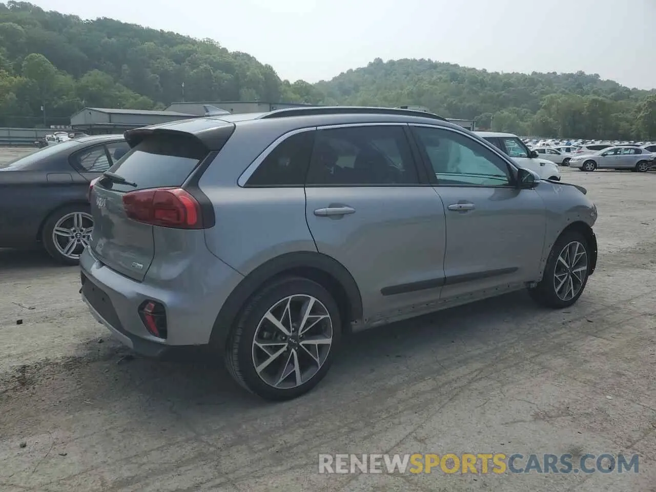 3 Photograph of a damaged car KNDCC3LC6N5510973 KIA NIRO 2022