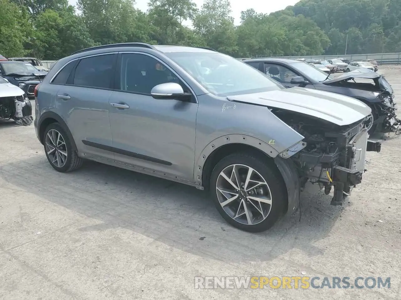 4 Photograph of a damaged car KNDCC3LC6N5510973 KIA NIRO 2022