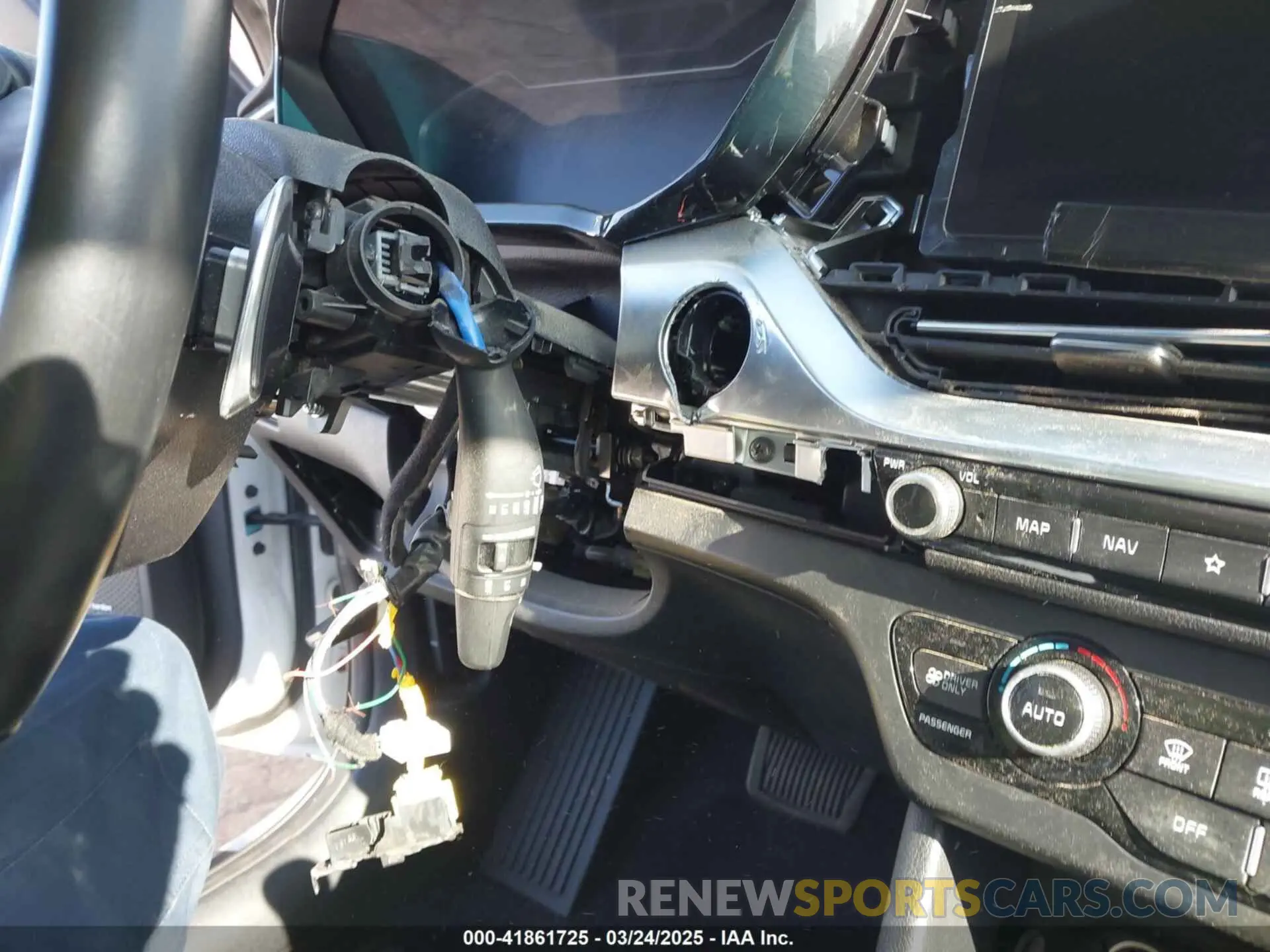 11 Photograph of a damaged car KNDCC3LC8N5522364 KIA NIRO 2022
