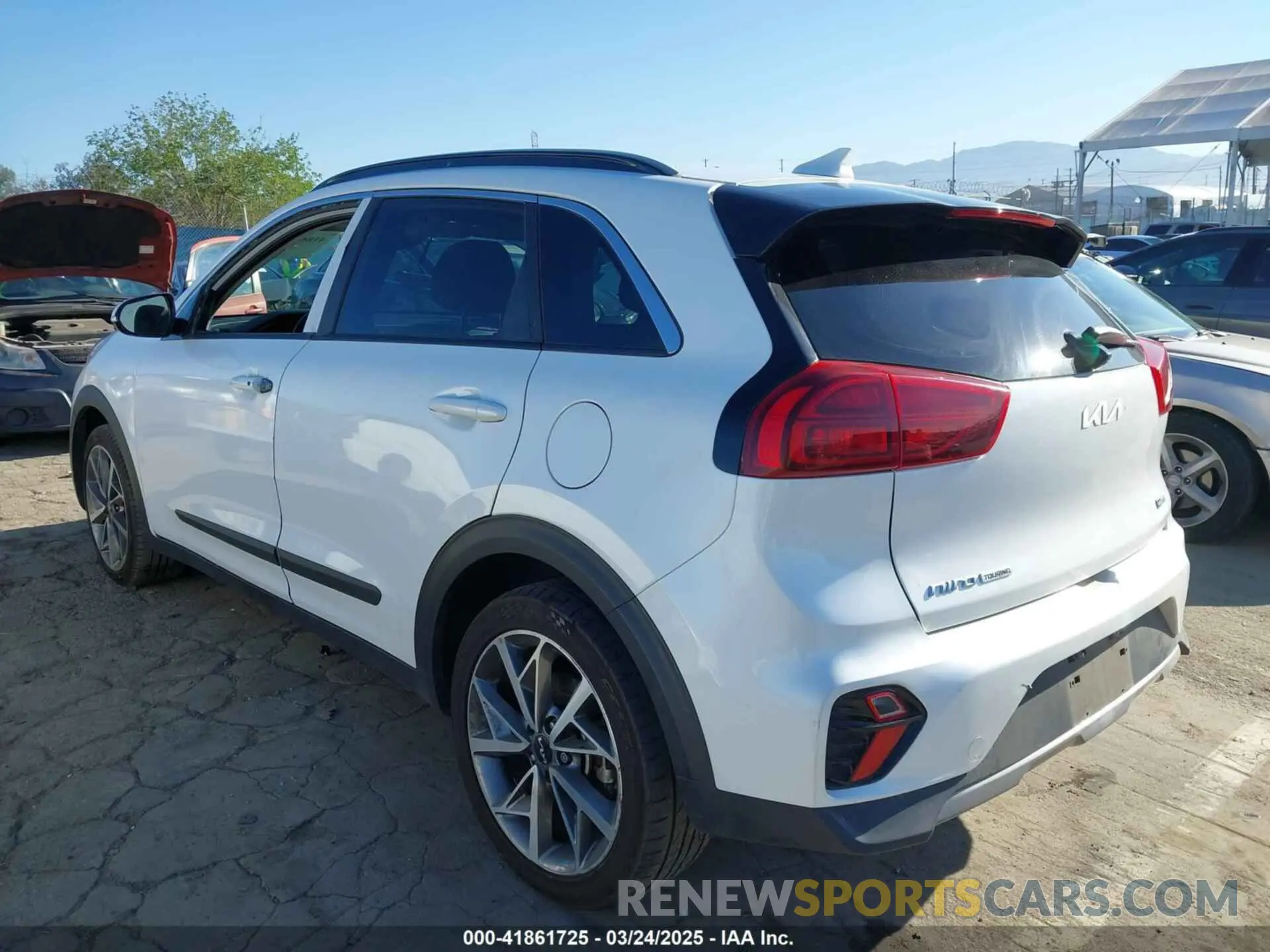 3 Photograph of a damaged car KNDCC3LC8N5522364 KIA NIRO 2022
