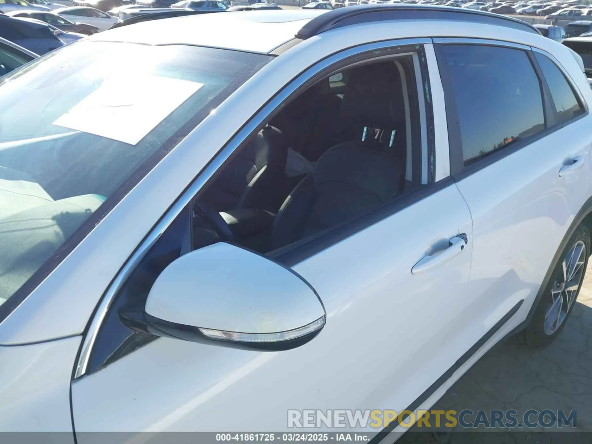 6 Photograph of a damaged car KNDCC3LC8N5522364 KIA NIRO 2022