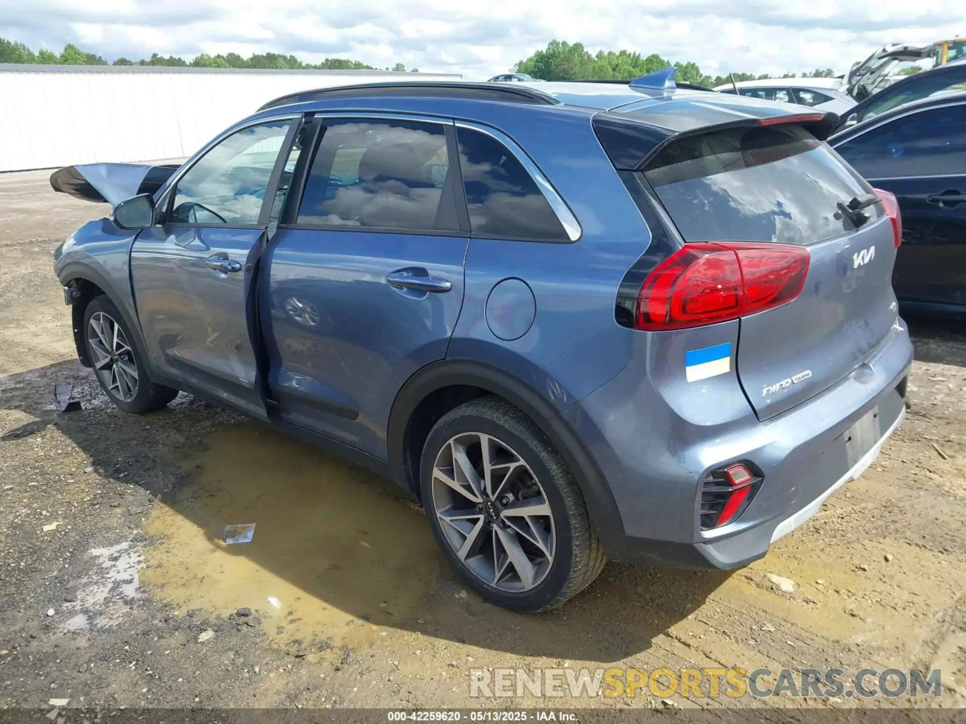 3 Photograph of a damaged car KNDCC3LCXN5502245 KIA NIRO 2022