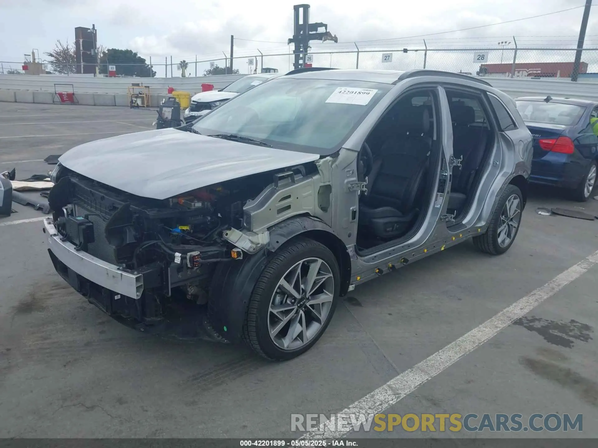 2 Photograph of a damaged car KNDCC3LCXN5537173 KIA NIRO 2022