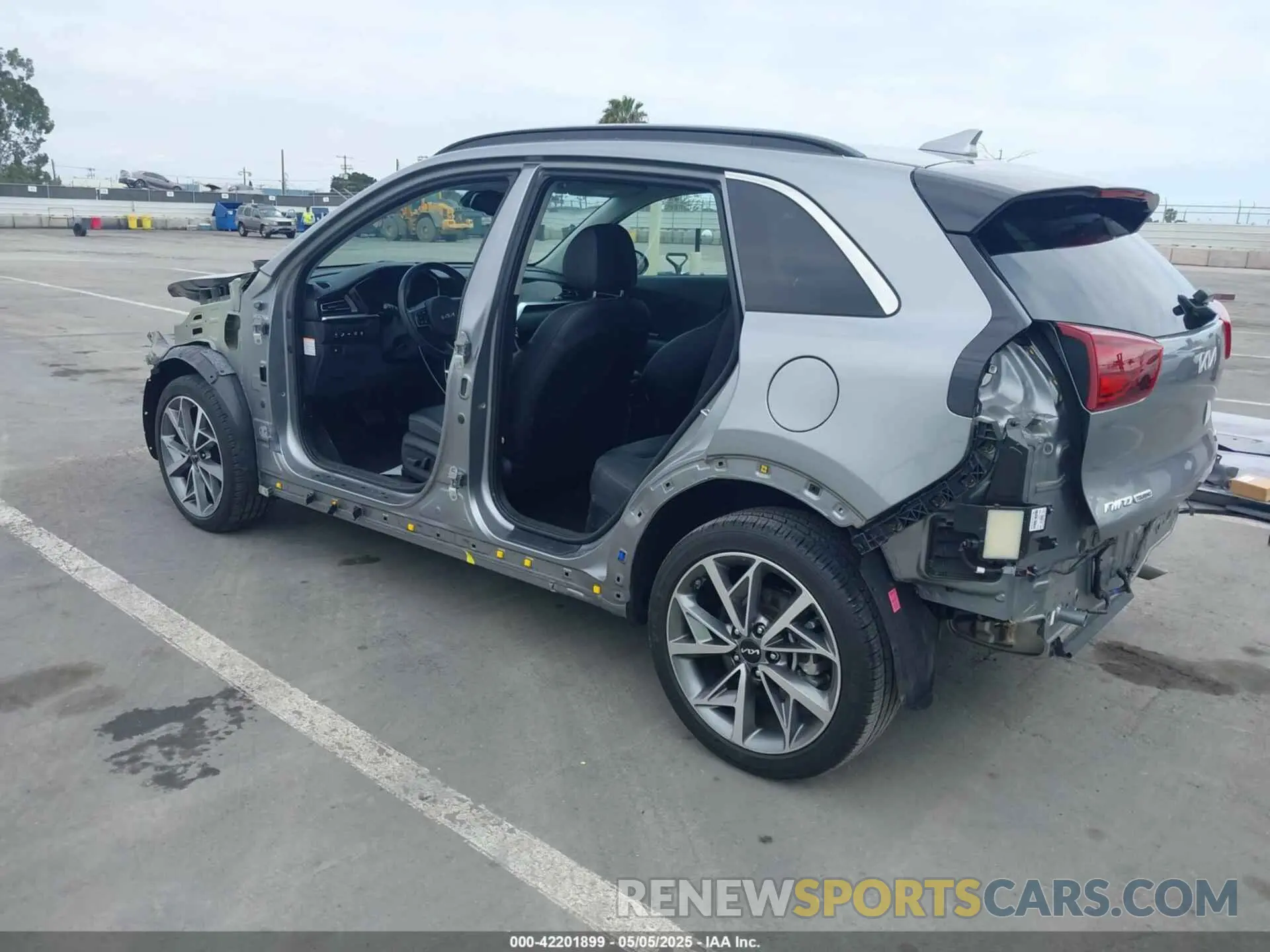 3 Photograph of a damaged car KNDCC3LCXN5537173 KIA NIRO 2022