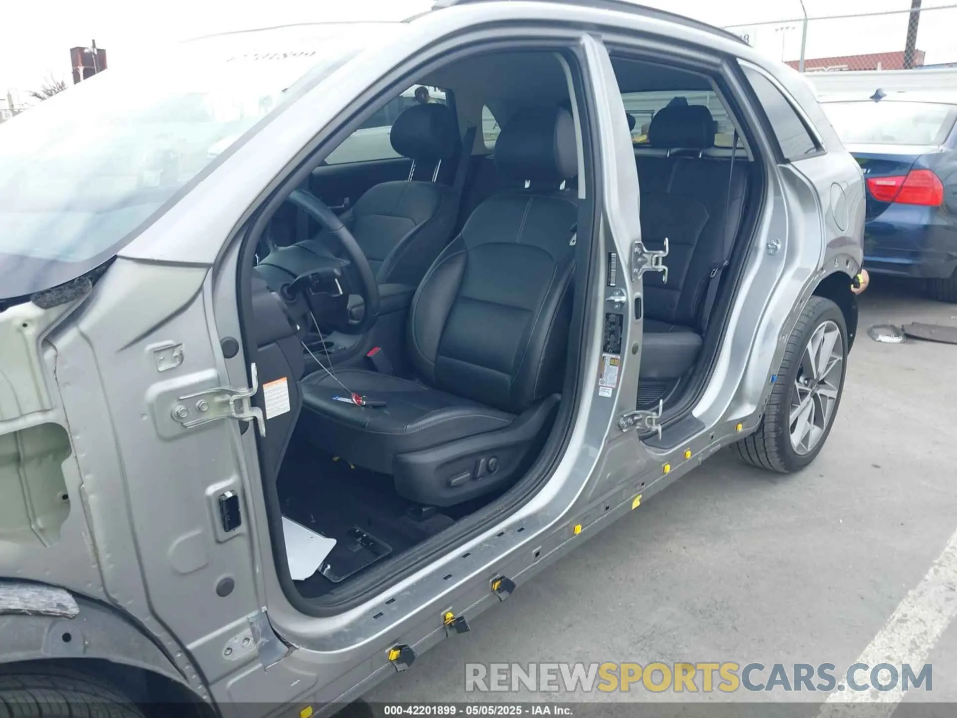 6 Photograph of a damaged car KNDCC3LCXN5537173 KIA NIRO 2022