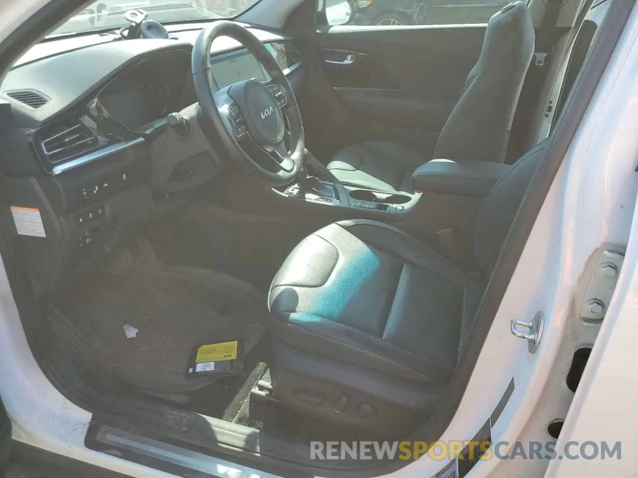 7 Photograph of a damaged car KNDCC3LD4N5511547 KIA NIRO 2022