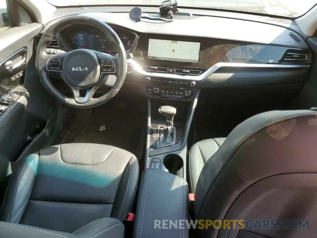 8 Photograph of a damaged car KNDCC3LD4N5511547 KIA NIRO 2022