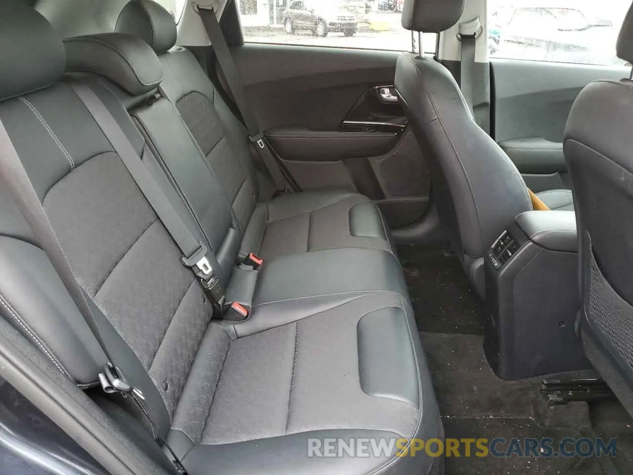 10 Photograph of a damaged car KNDCD3LD2N5495703 KIA NIRO 2022