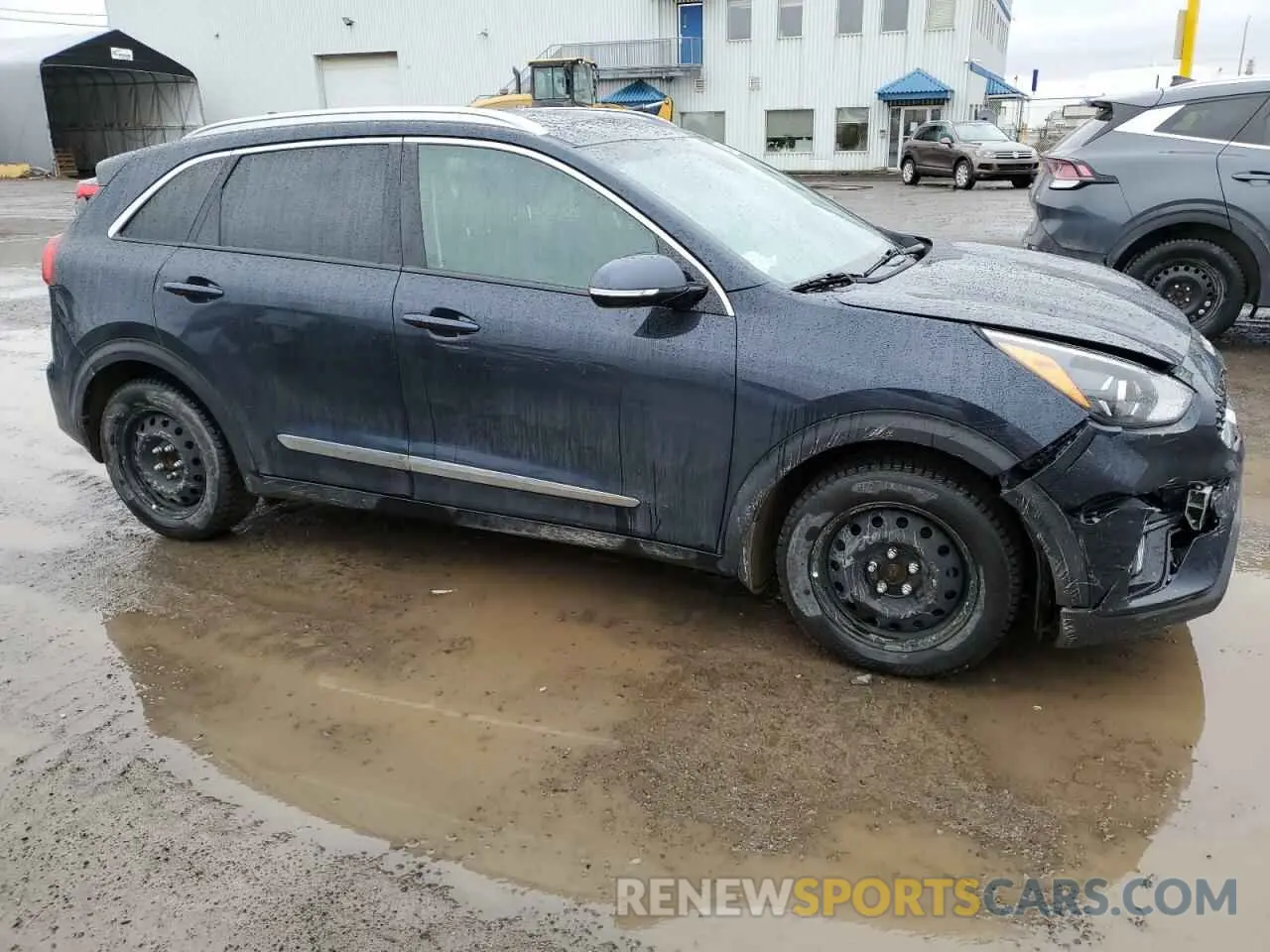 4 Photograph of a damaged car KNDCD3LD2N5495703 KIA NIRO 2022