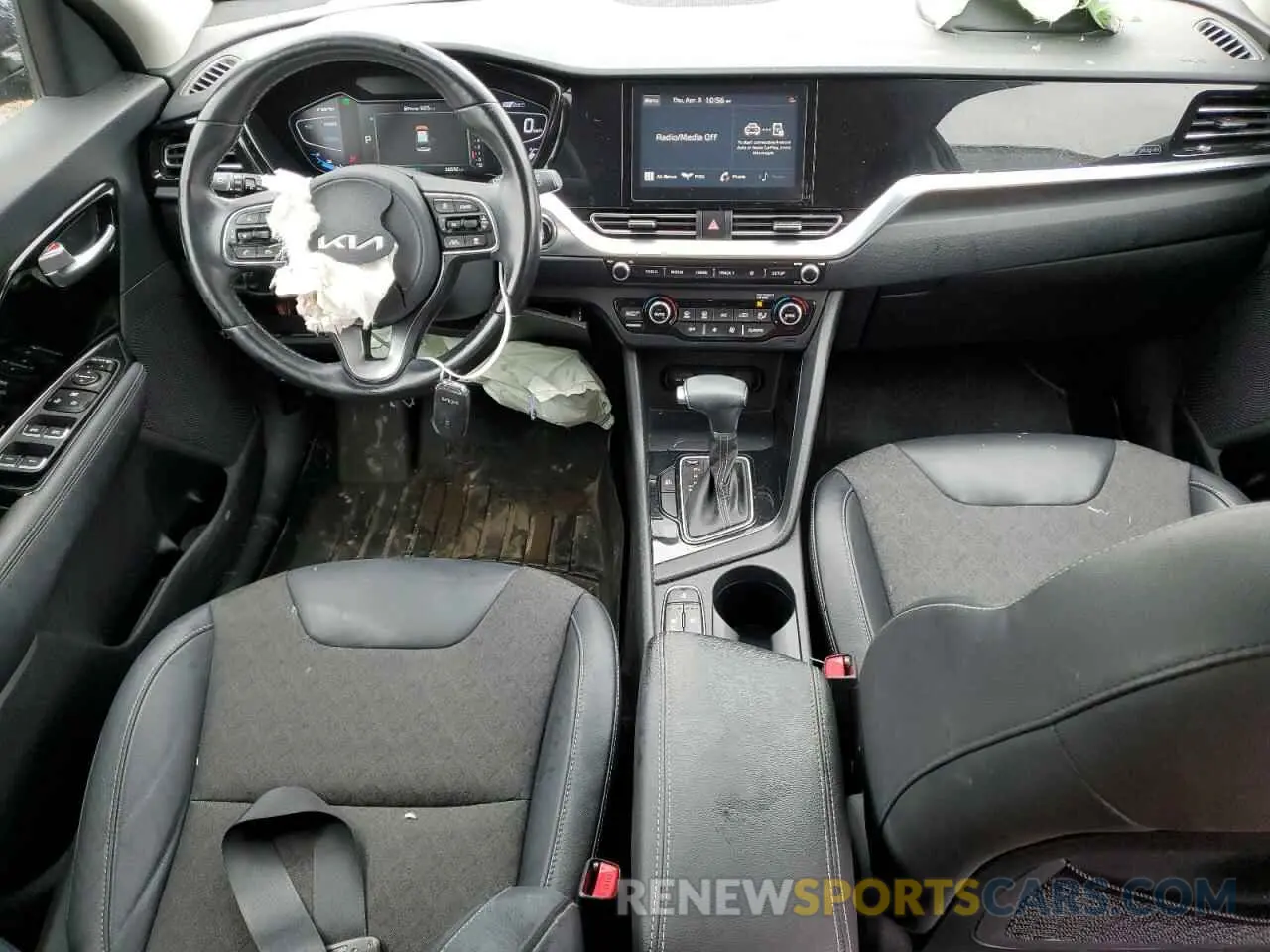 8 Photograph of a damaged car KNDCD3LD2N5495703 KIA NIRO 2022