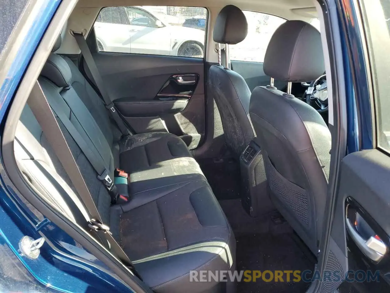 10 Photograph of a damaged car KNDCD3LD8N5536495 KIA NIRO 2022