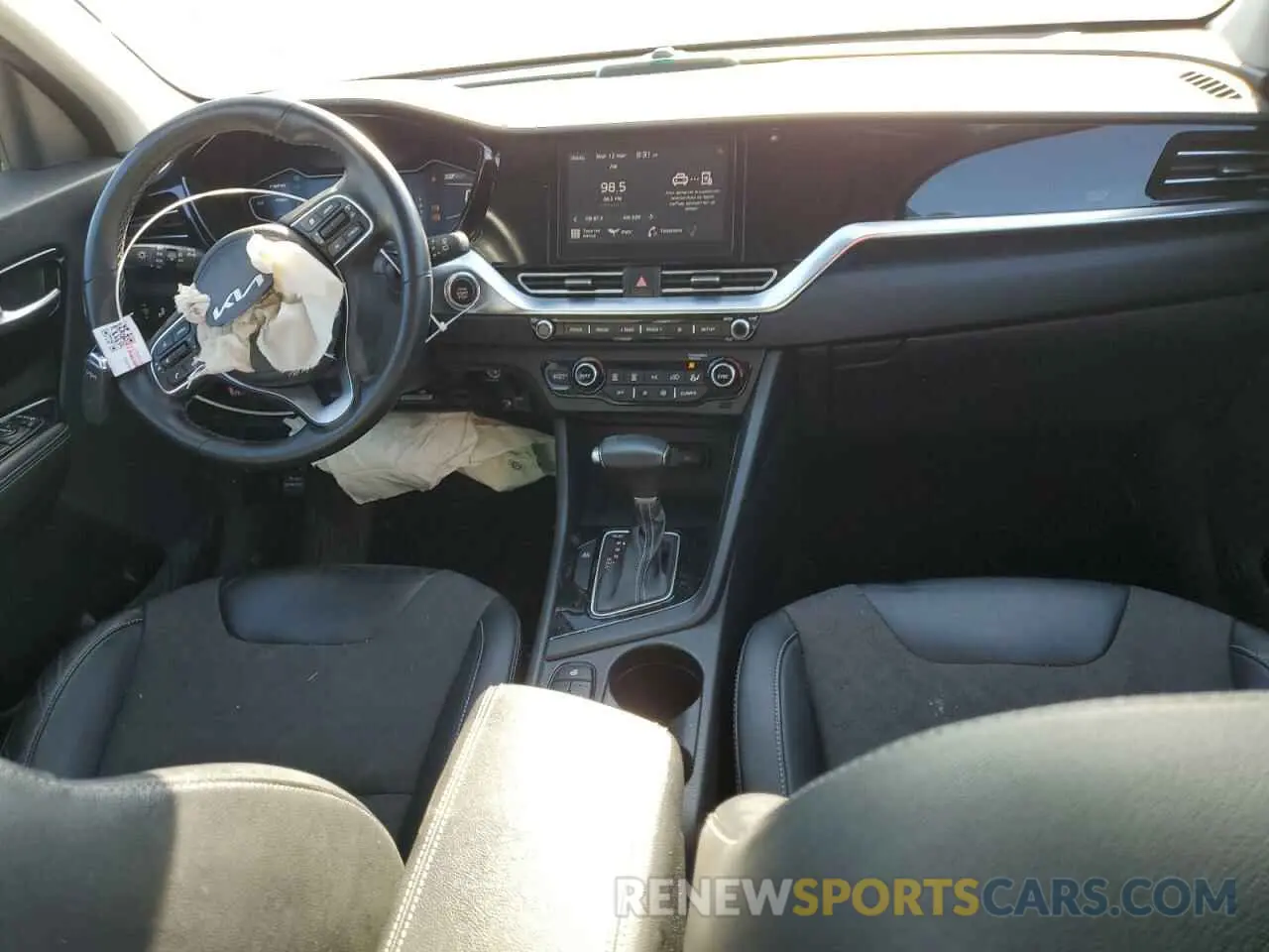 8 Photograph of a damaged car KNDCD3LD8N5536495 KIA NIRO 2022