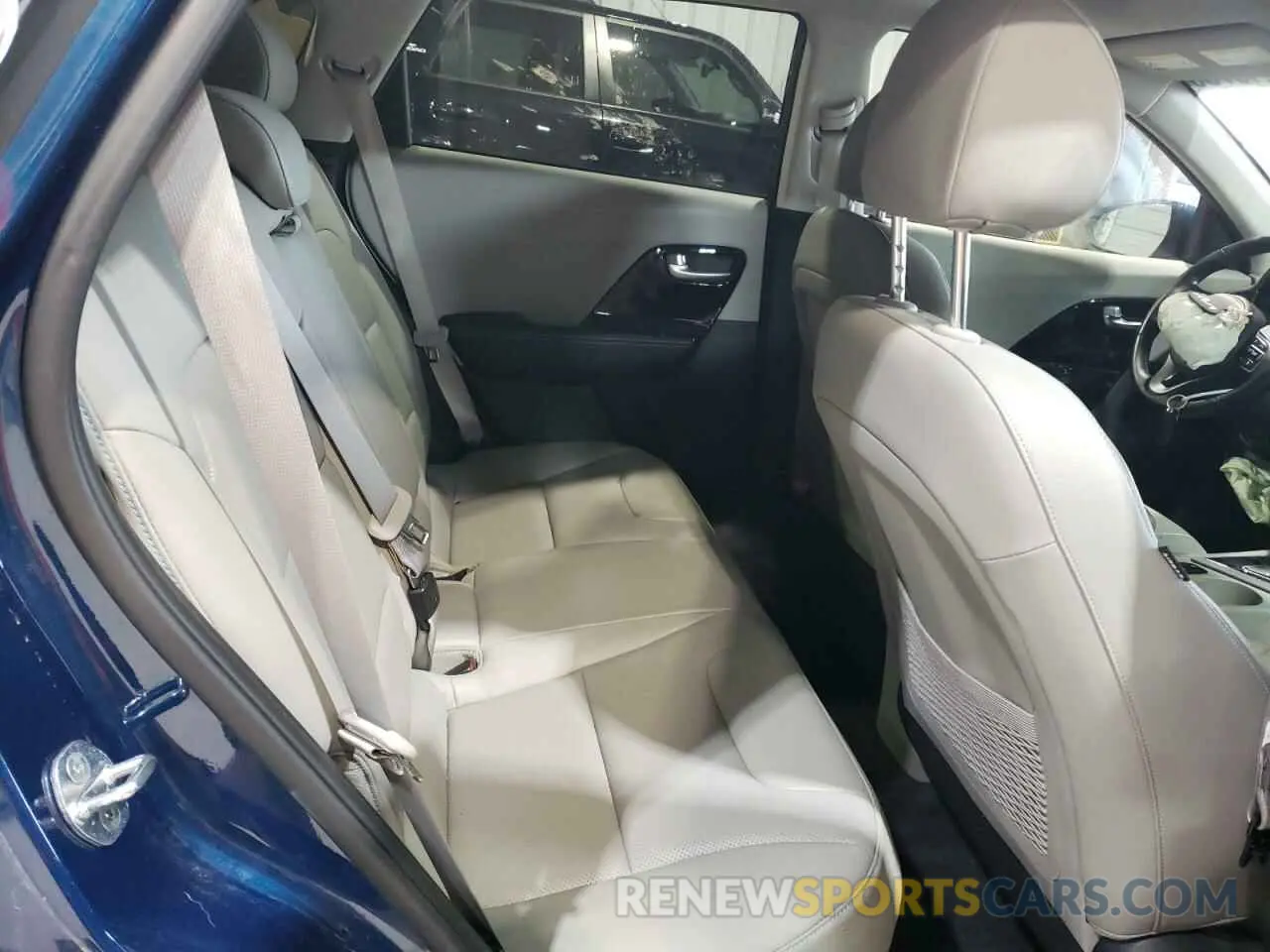 11 Photograph of a damaged car KNDCE3LC3N5490823 KIA NIRO 2022