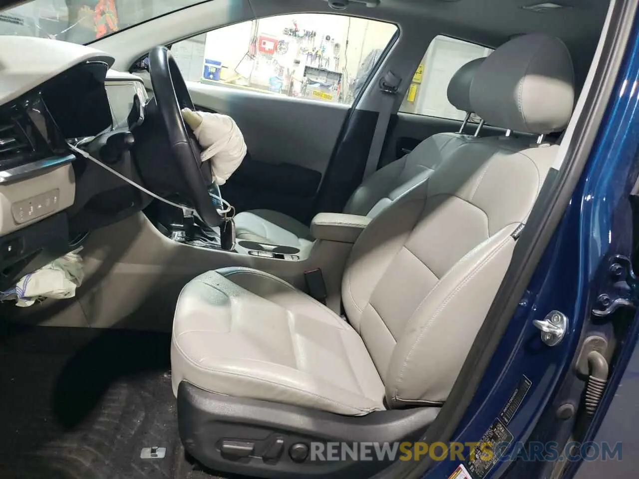 7 Photograph of a damaged car KNDCE3LC3N5490823 KIA NIRO 2022