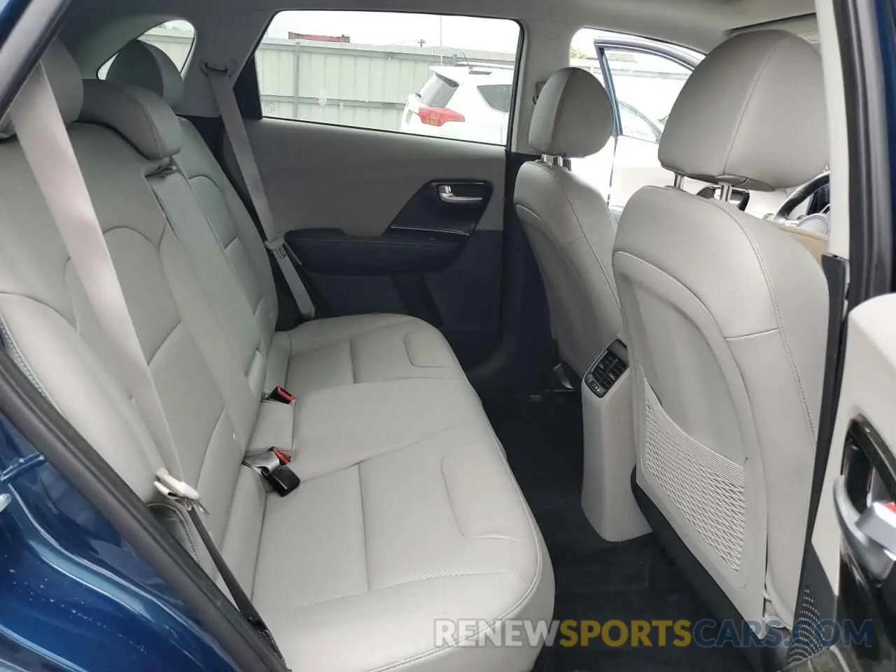 11 Photograph of a damaged car KNDCE3LC6N5528013 KIA NIRO 2022