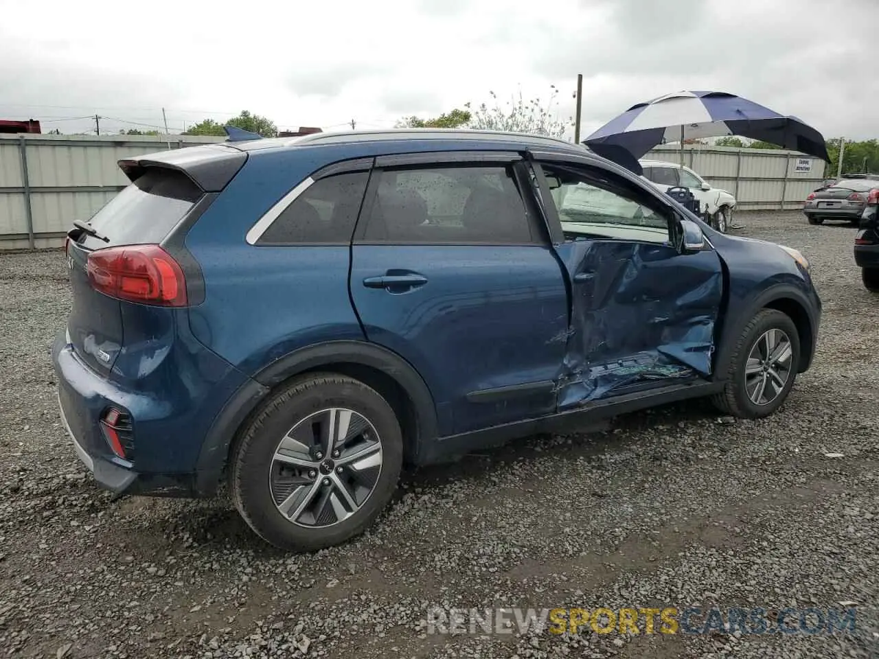3 Photograph of a damaged car KNDCE3LC6N5528013 KIA NIRO 2022