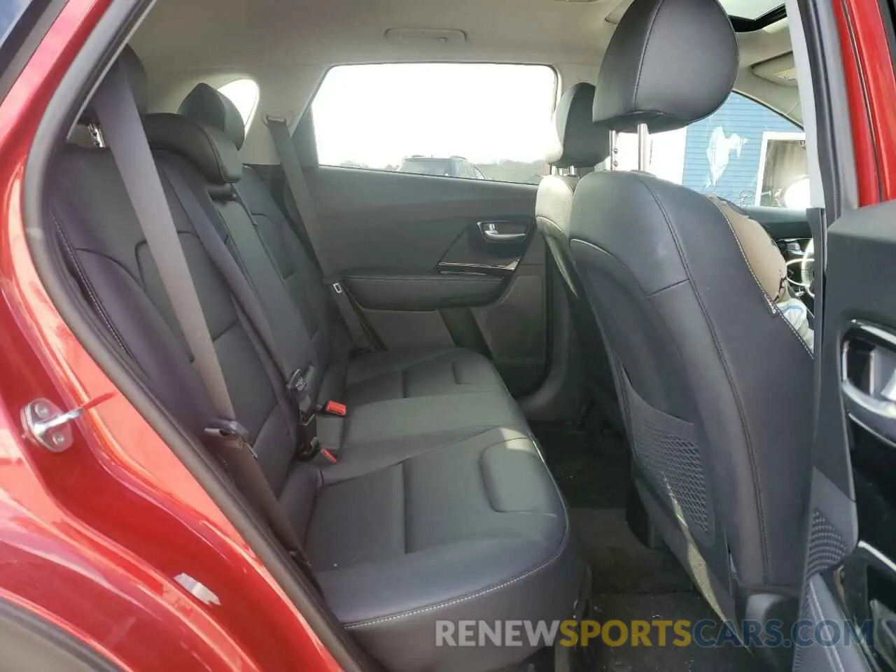 11 Photograph of a damaged car KNDCE3LCXN5547082 KIA NIRO 2022