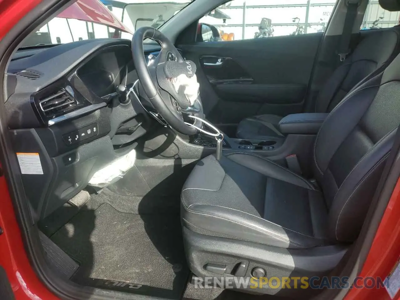 7 Photograph of a damaged car KNDCE3LCXN5547082 KIA NIRO 2022