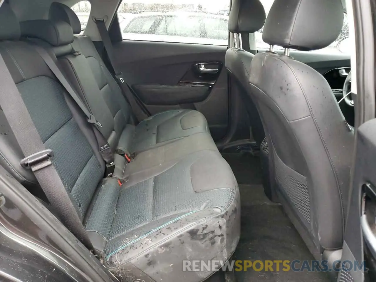 11 Photograph of a damaged car KNDCE3LG6N5139360 KIA NIRO 2022