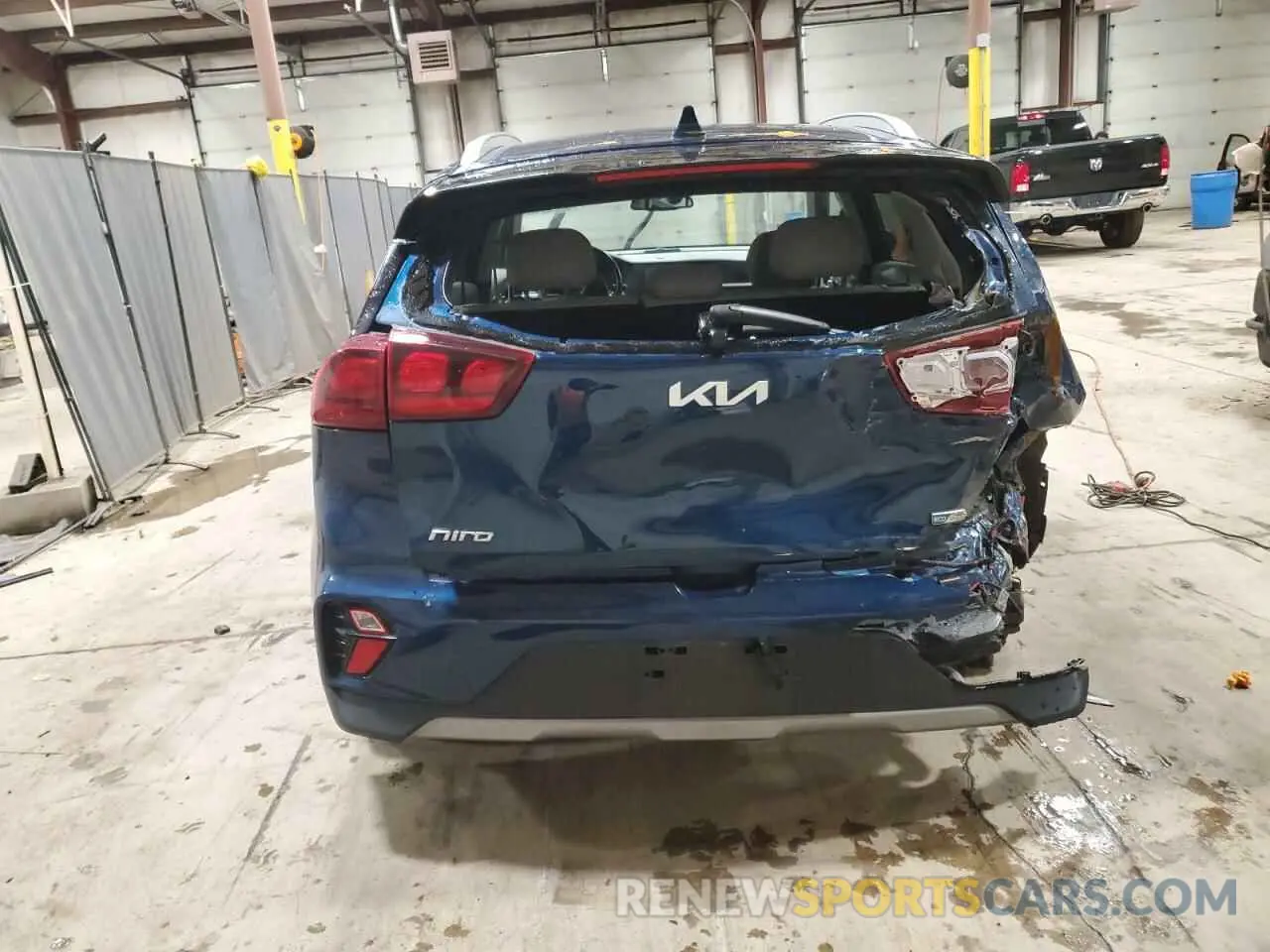 6 Photograph of a damaged car KNDCM3LD1N5539531 KIA NIRO 2022
