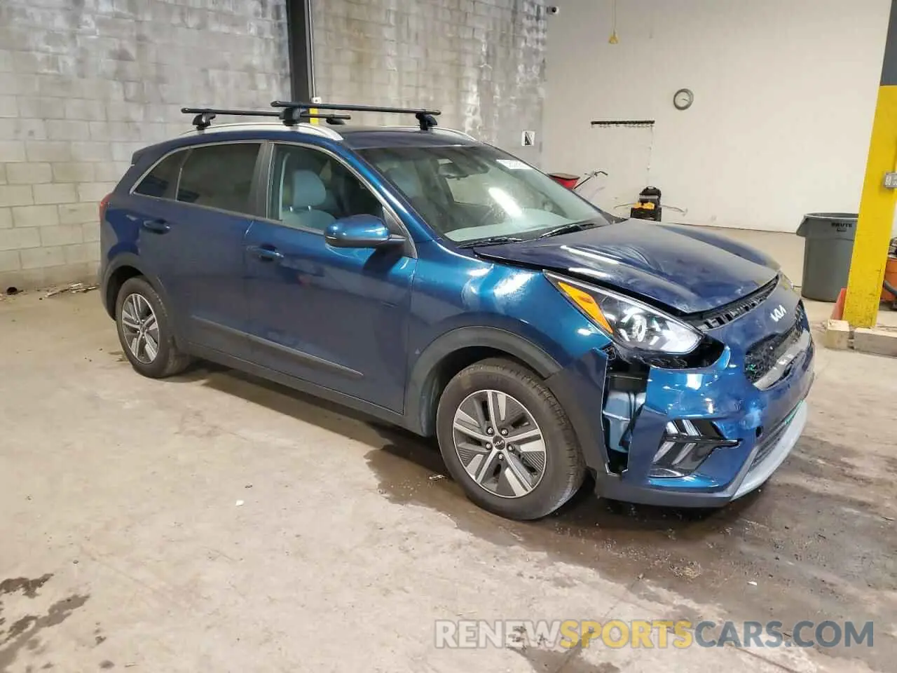 4 Photograph of a damaged car KNDCM3LD6N5543414 KIA NIRO 2022