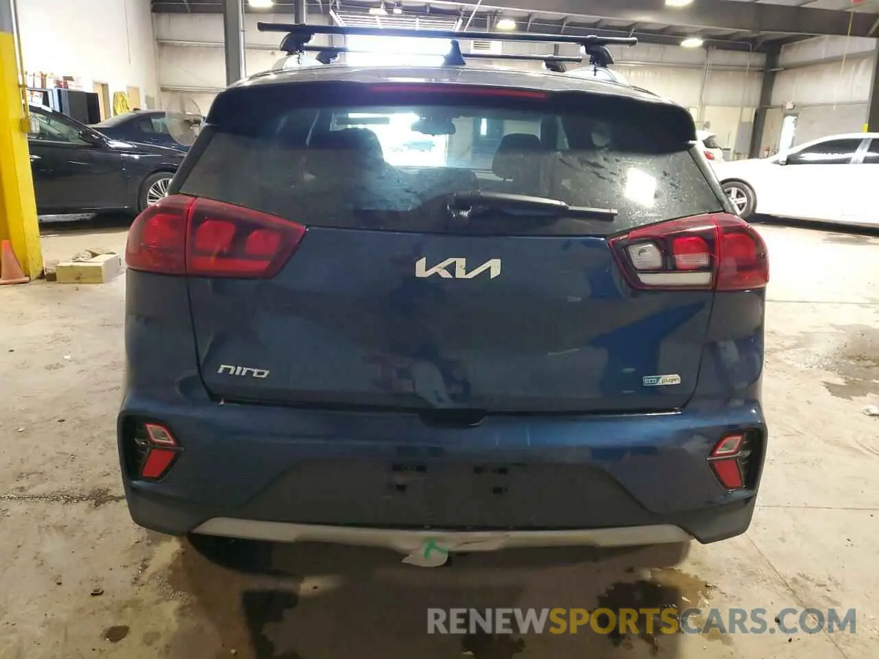 6 Photograph of a damaged car KNDCM3LD6N5543414 KIA NIRO 2022