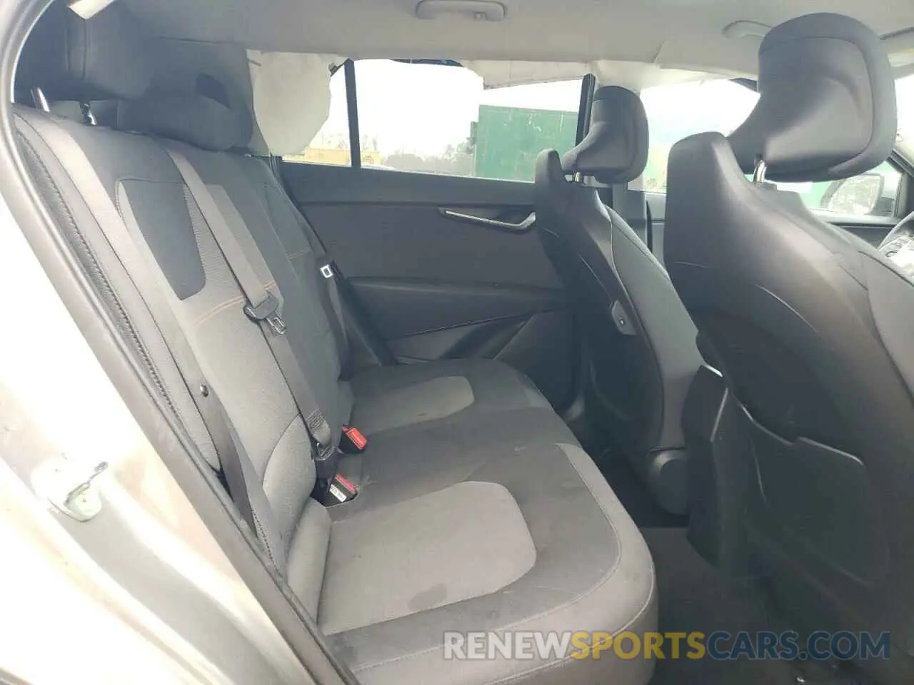 11 Photograph of a damaged car KNDCP3LE0P5065591 KIA NIRO 2023