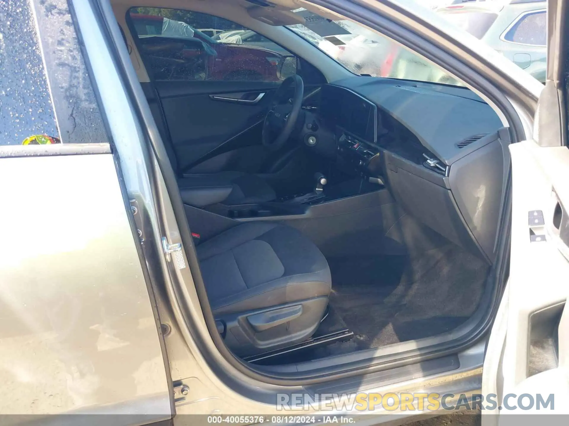 5 Photograph of a damaged car KNDCP3LE2P5065317 KIA NIRO 2023