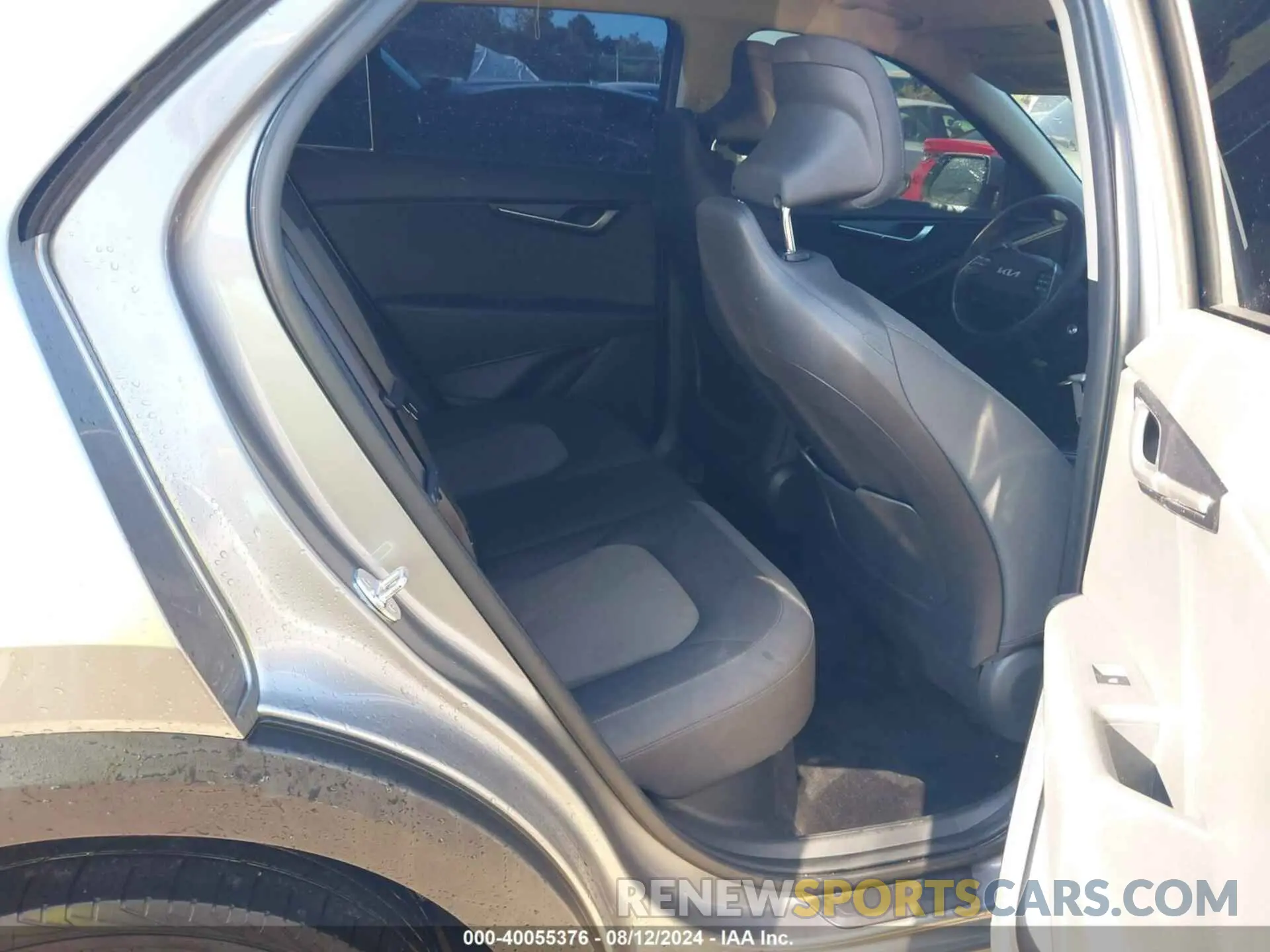 8 Photograph of a damaged car KNDCP3LE2P5065317 KIA NIRO 2023