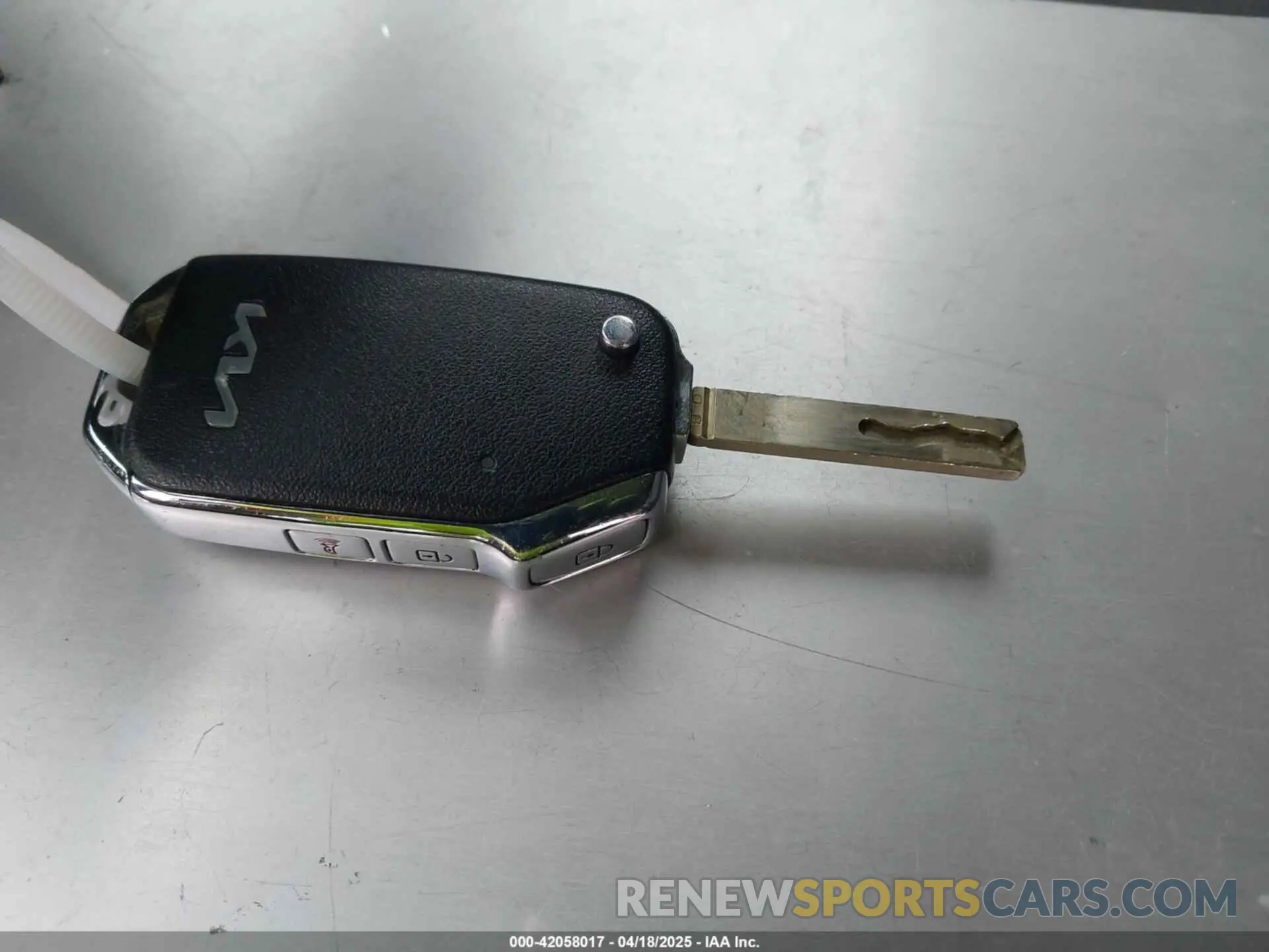 11 Photograph of a damaged car KNDCP3LE4P5084838 KIA NIRO 2023